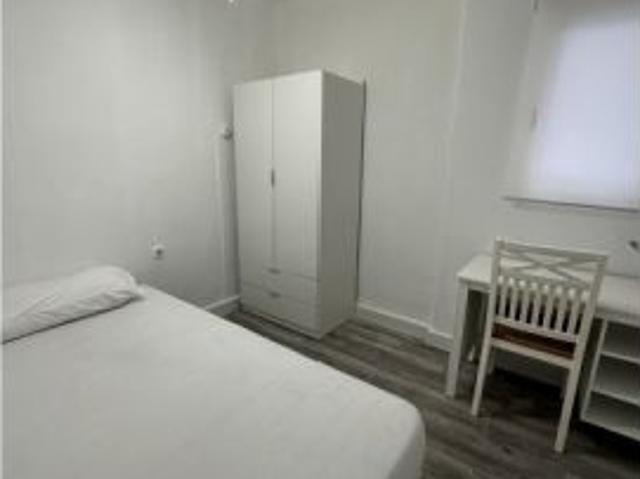 Se alquila habitación en piso compartido en Valencia