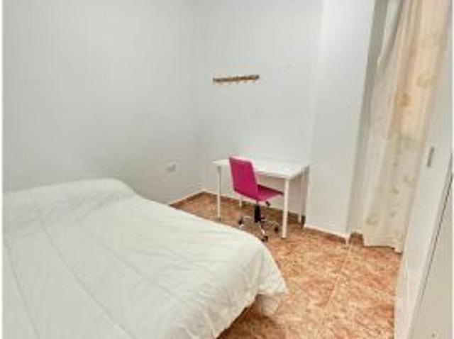 Se alquila habitación en piso compartido en Valencia