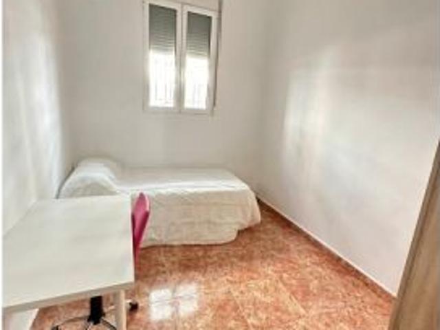 Se alquila habitación en piso compartido en Valencia