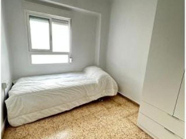 Se alquila habitación en piso compartido en Valencia