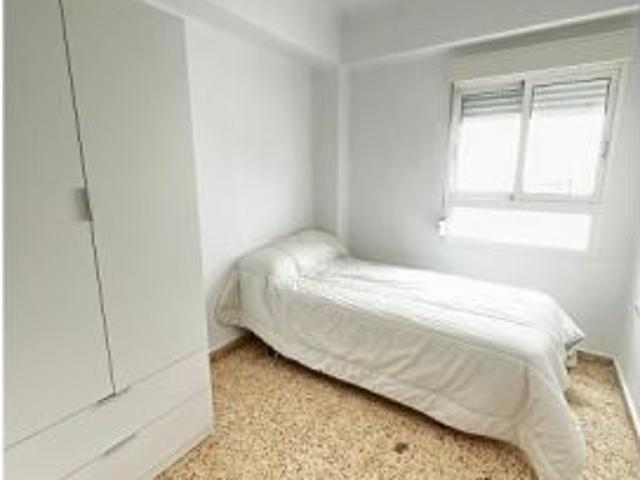 Se alquila habitación en piso compartido en Valencia