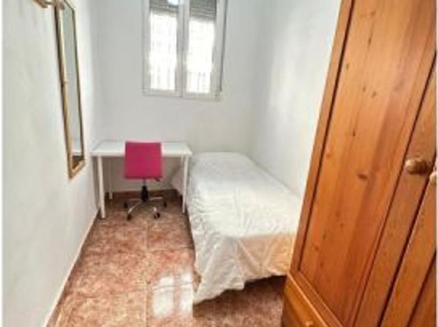 Se alquila habitación en piso compartido en Valencia