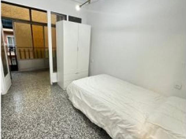 Se alquila habitación en piso compartido en Valencia