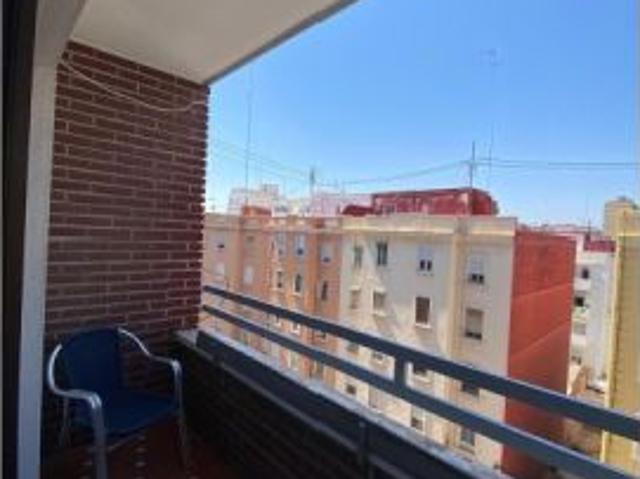Se alquila habitación en piso compartido en Valencia