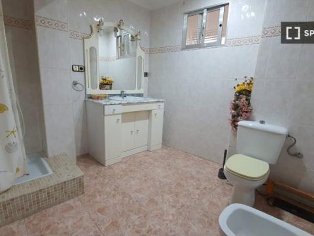 Se alquila habitación en piso compartido en Valencia
