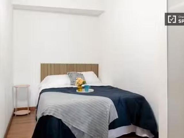 Se alquila habitacion en piso compartido