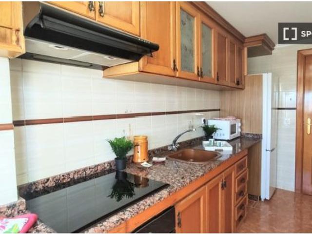 Se alquila habitación en piso de 4 dormitorios en Burjassot