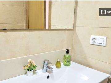 Se alquila habitación en piso de 4 dormitorios en Burjassot, Valencia