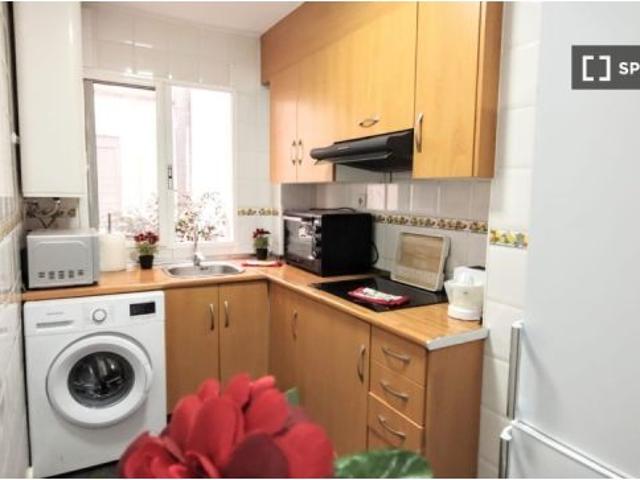 Se alquila habitación en piso de 4 dormitorios en Burjassot, Valencia
