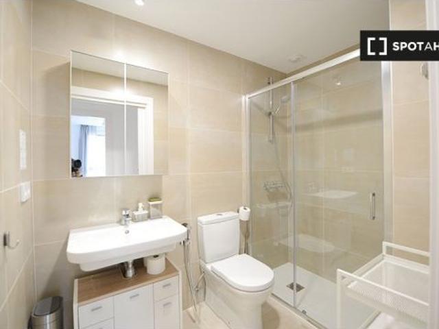 Se alquila habitación en piso de 4 dormitorios en Basurto, Bilbao