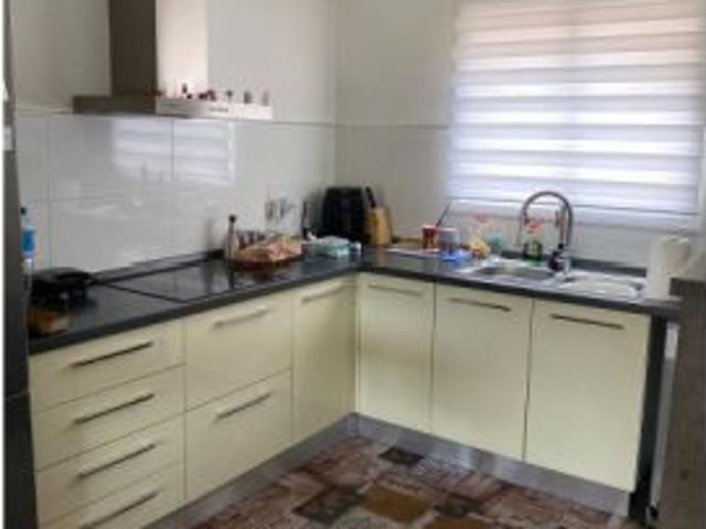 Se alquila habitación en piso de 4 dormitorios en Barcelona