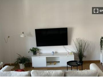 Se alquila habitación en piso de 4 dormitorios en Barcelona