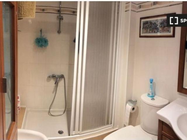 Se alquila habitación en piso de 4 dormitorios en Cartagena, Murcia
