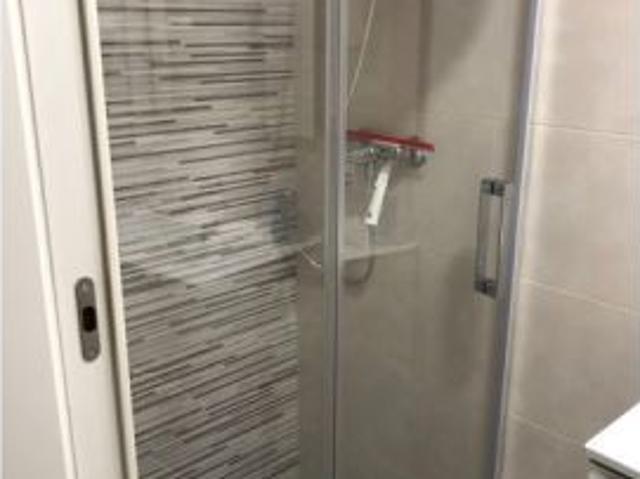 Se alquila habitación en piso de 4 dormitorios en Cartagena, Murcia