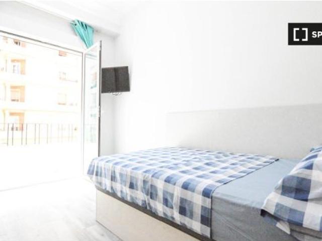 Se alquila habitación en piso de 4 dormitorios en L' Amistat, Valencia