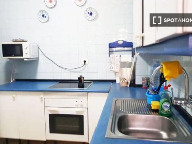 Se alquila habitación en piso de 4 dormitorios en Las Palmas De Gran Canaria
