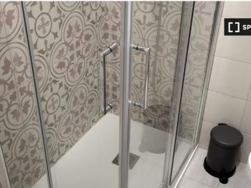 Se alquila habitación en piso de 4 dormitorios en Sant Blai, Alicante