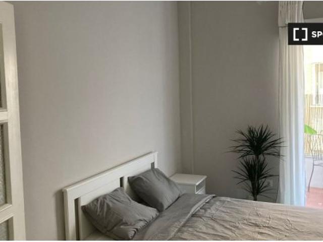 Se alquila habitación en piso de 4 dormitorios en Sant Blai, Alicante