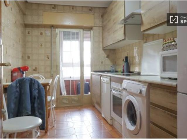 Se alquila habitación en piso de 4 dormitorios en Simancas