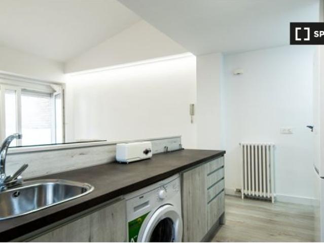 Se alquila habitación en piso de 4 dormitorios en Zaragoza