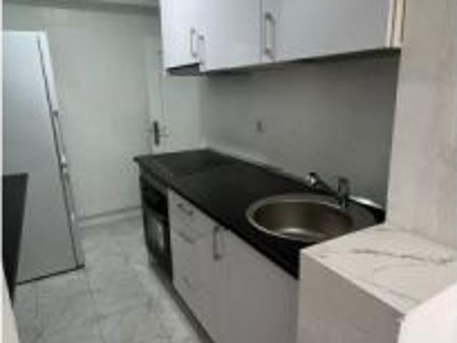 Se alquila habitación en piso de 4 habitaciones en Vicálvaro