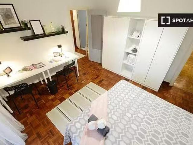 Se alquila habitación en piso de 4 habitaciones en Ametzola, B.