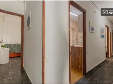Se alquila habitación en piso de 4 habitaciones en Benicalap, Valencia