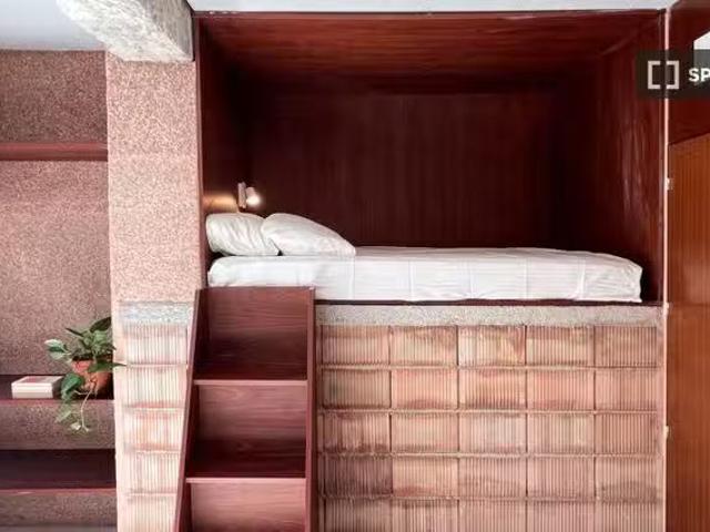 Se alquila habitación en piso de 4 habitaciones en Beiro, Gran.
