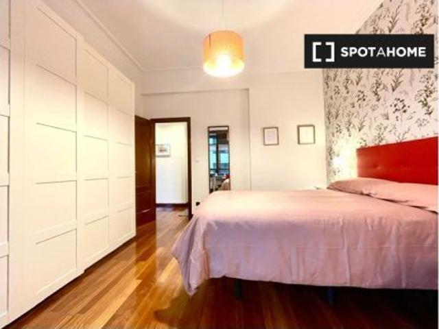 Se alquila habitación en piso de 4 habitaciones en Bilbao