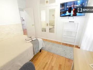 Se alquila habitación en piso de 4 habitaciones en Bilbao, Bil.