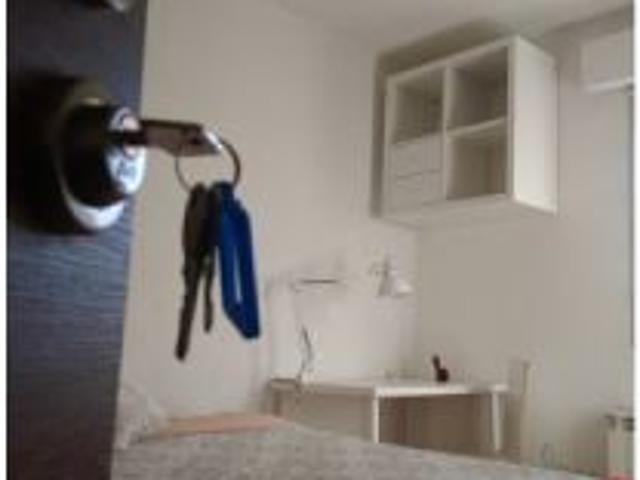 Se alquila habitación en piso de 4 habitaciones en Opañel, Madrid