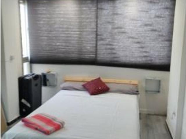 Se alquila habitación en piso de 4 habitaciones en Sevilla