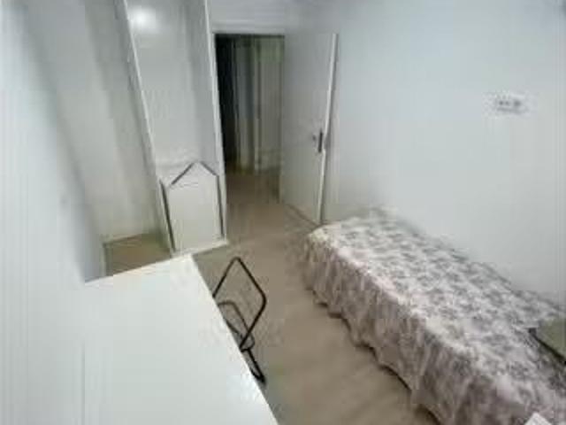 Se alquila habitación en piso de 5 dormitorios en Chamberí, Ma.