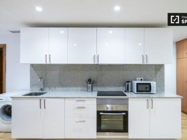 Se alquila habitación en piso de 5 dormitorios en Valencia