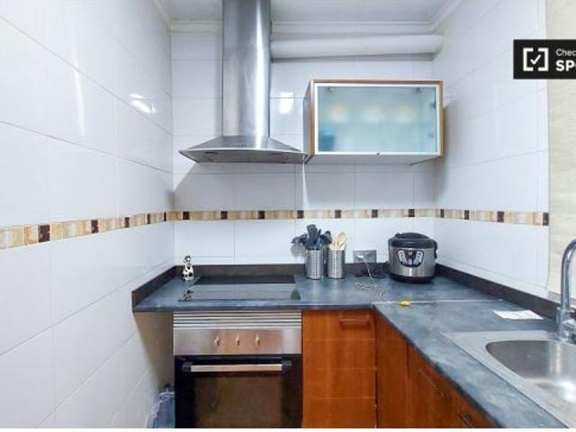 Se alquila habitación en piso de 5 dormitorios en Valencia