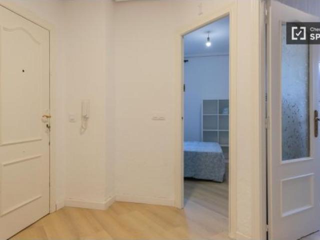 Se alquila habitación en piso de 5 dormitorios en Valencia