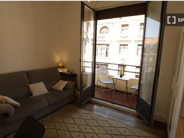 Se alquila habitación en piso de 5 habitaciones en Abando, Bilbao