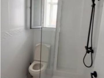 Se alquila habitación en piso de 5 habitaciones en Almería