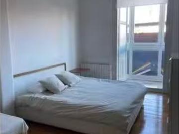 Se alquila habitación en piso de 5 habitaciones en Bilbao