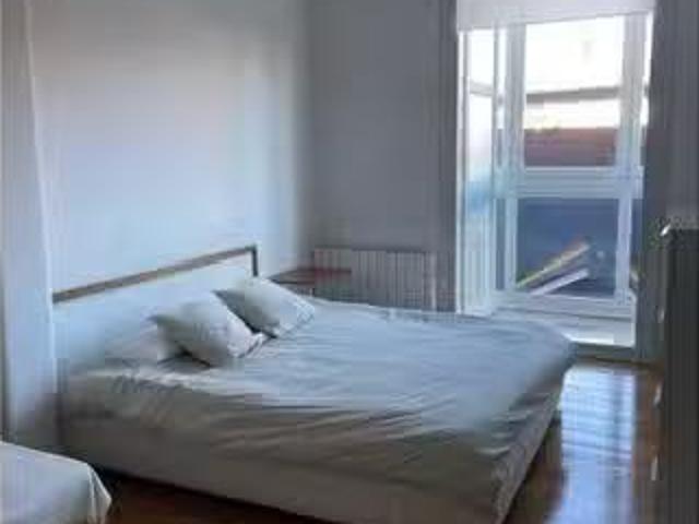 Se alquila habitación en piso de 5 habitaciones en Bilbao