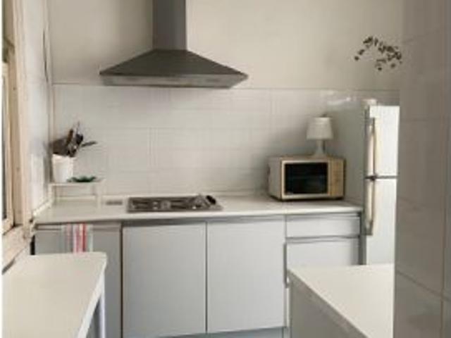 Se alquila habitación en piso de 5 habitaciones en Bilbao