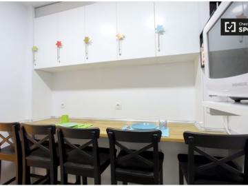 Se alquila habitación en piso de 5 habitaciones en Burjassot, Valencia