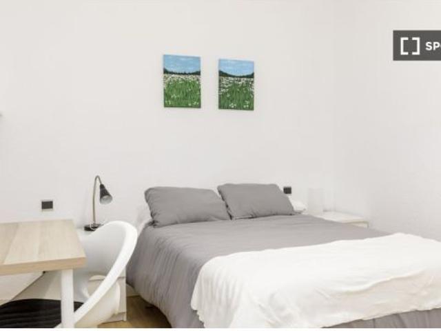 Se alquila habitación en piso de 5 habitaciones en el Casco Antiguo de Zaragoza