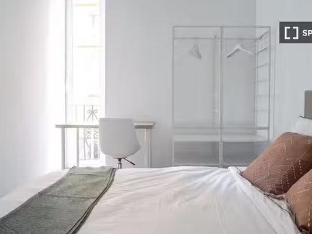 Se alquila habitación en piso de 5 habitaciones en Málaga, Mál.