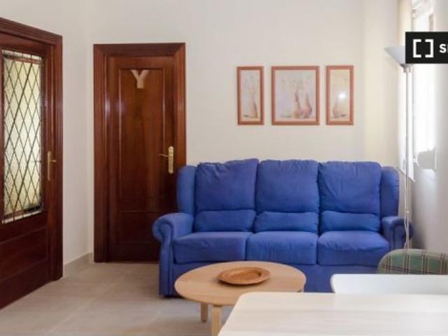 Se alquila habitación en piso de 5 habitaciones en Oviedo