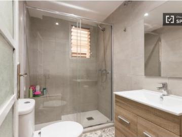 Se alquila habitación en piso de 5 habitaciones en Soternes, Valencia