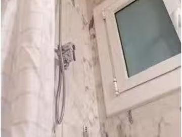 Se alquila habitación en piso de 6 habitaciones en Barcelona