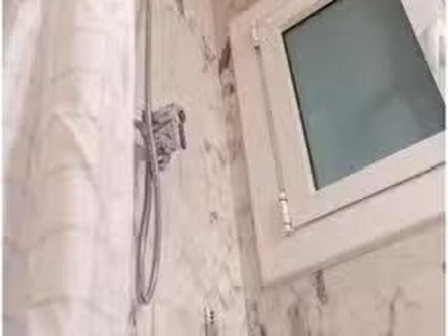 Se alquila habitación en piso de 6 habitaciones en Barcelona