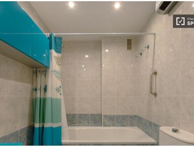 Se alquila habitación en piso de 6 habitaciones en Burjassot, Valencia