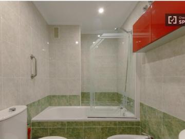 Se alquila habitación en piso de 6 habitaciones en Burjassot, Valencia
